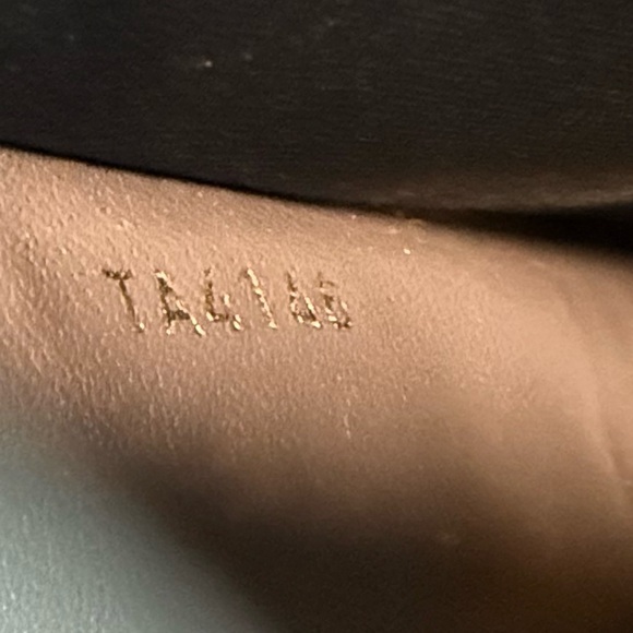 Louis Vuitton Pochette Taiga Leather - Picture 10 of 10
